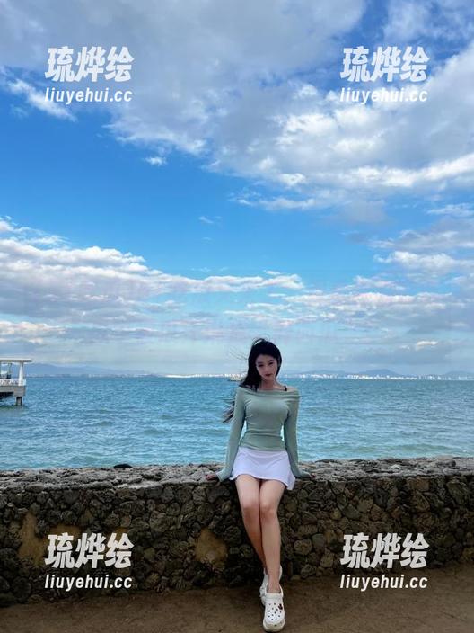 51吃瓜又来了，观看胖猫在吃瓜中被瓜汁淋成“胖西瓜”！