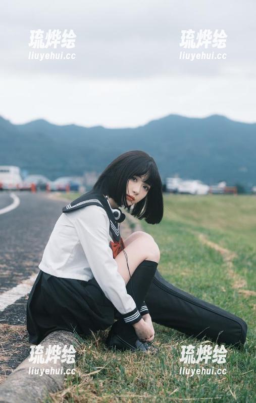 51吃瓜新鲜更新：OnlyFans上的夏日清凉图，让人一个劲想点开。
