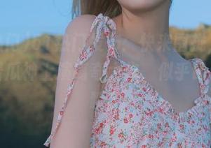 51热门发布：快来围拢，一群人看着瓜神上演离奇大作，似乎记录下一瞬。