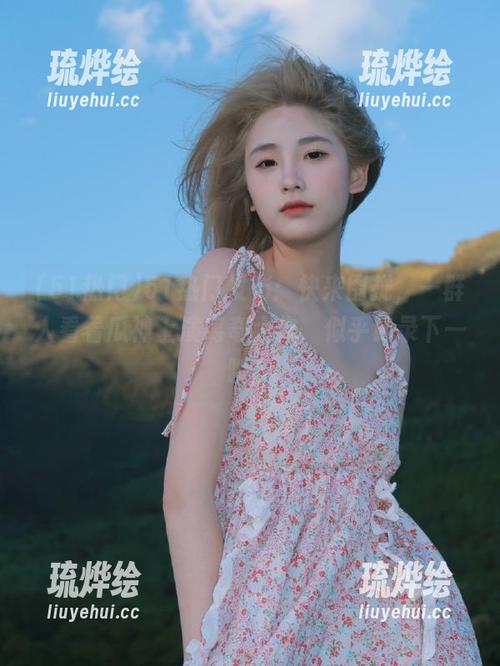51热门发布：快来围拢，一群人看着瓜神上演离奇大作，似乎记录下一瞬。