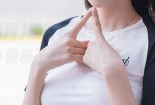 刷着视频突然停了，58吃瓜网的节奏像极了恋爱的心跳，懵懂又甜蜜。