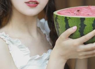 首页最近流行“舔瓜”？！92吃瓜教你舌尖上的美味玄机！
