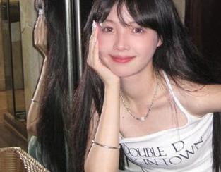 慢慢下载51.cgfun，你能想象咱们坐一圈，吃瓜聊花边吗？氛围绝了！
