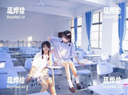 hlw 听说“hlw在线”正在上演大戏,搭配爆米花会不会更有意思?哦,我想想还有其他配料。