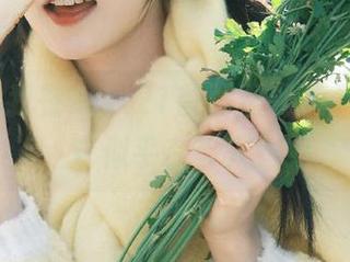 我在zztt21首页看到了个空调，它似乎在等人？