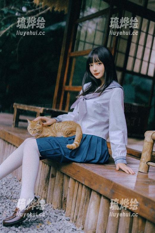 原本静静看瓜，突然发现“人人吃瓜网”里的链接内容让我分心了！