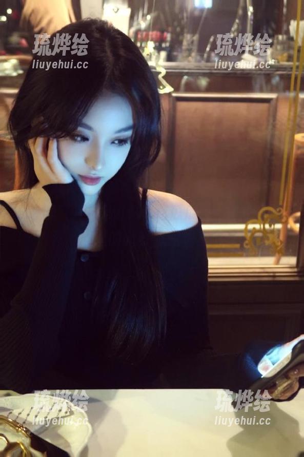 当“www.吃瓜瓜.top”网页打开，心里的八卦魔鬼也出来了。