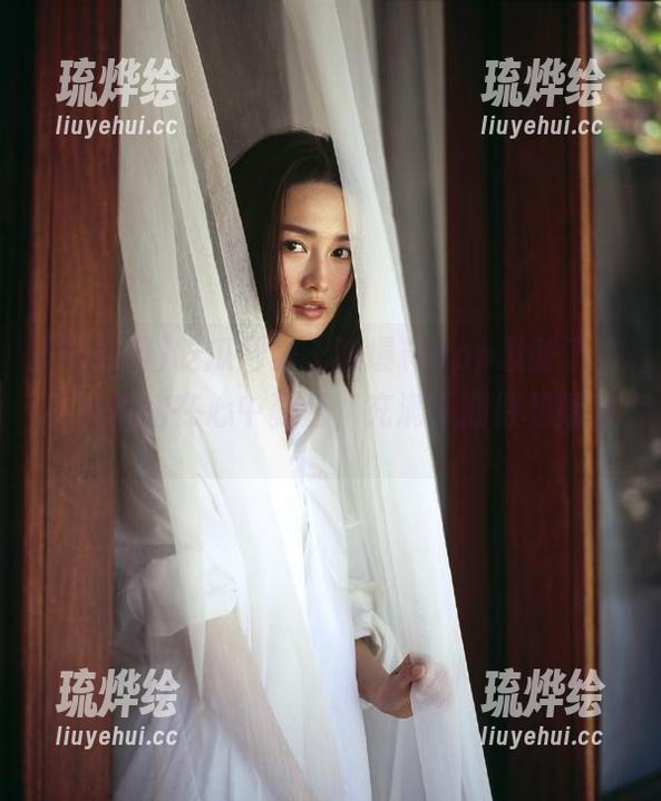 吃瓜网站上的爆料app发酵了，小小情绪在心中蔓延，充满了期待和疑惑。