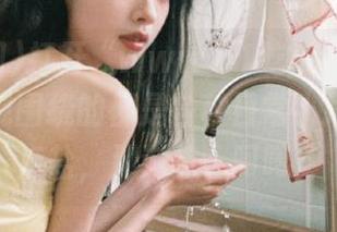 打开“www.51吃瓜网”苹果版，发现围绕的都是各种日常小插曲，加点盐，那滋味，呵呵。