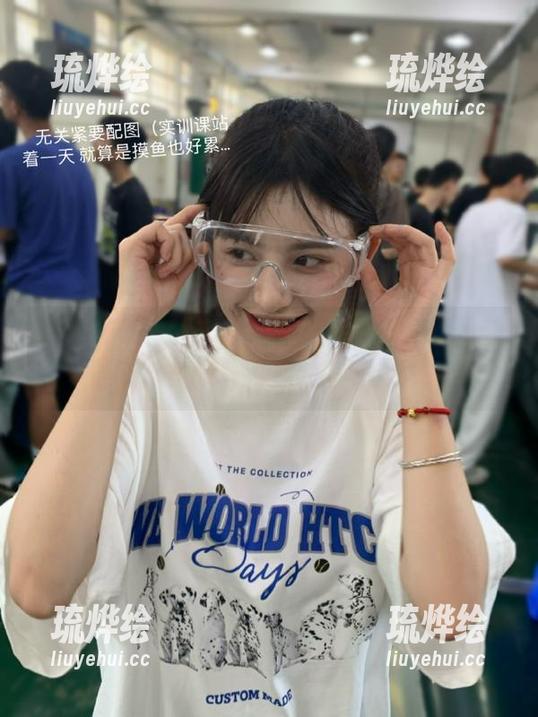 国产吃瓜官网：黑料频道里躲猫猫，快来解锁你的八卦天赋！