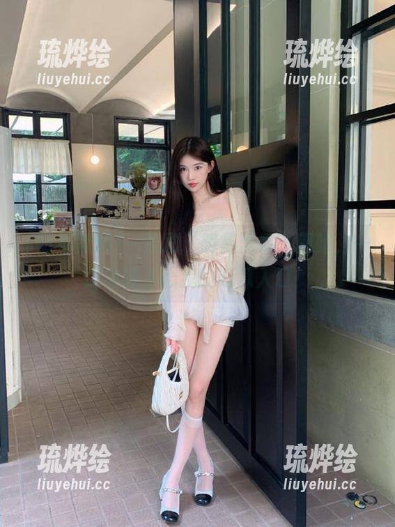 一边刷“明星黑料”网站，一边嚷嚷小心我的吃瓜入口！