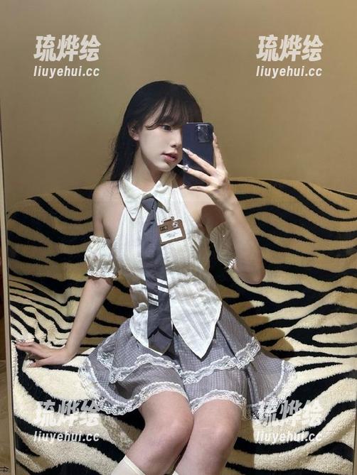虽然是“黑料正能量”，但这官网入口也让我有点小期待呢，哈哈。