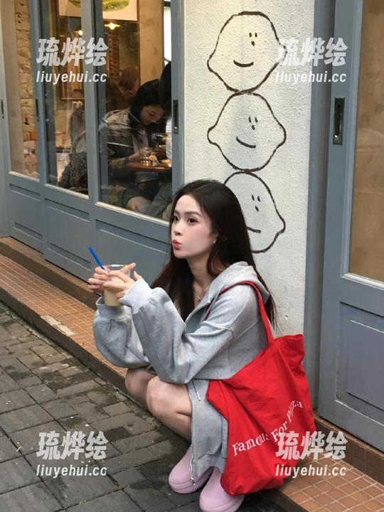 看了黑料网的免费黑科技视频，心情像云彩一样飘忽不定，直让小脑袋瓜转个不停。
